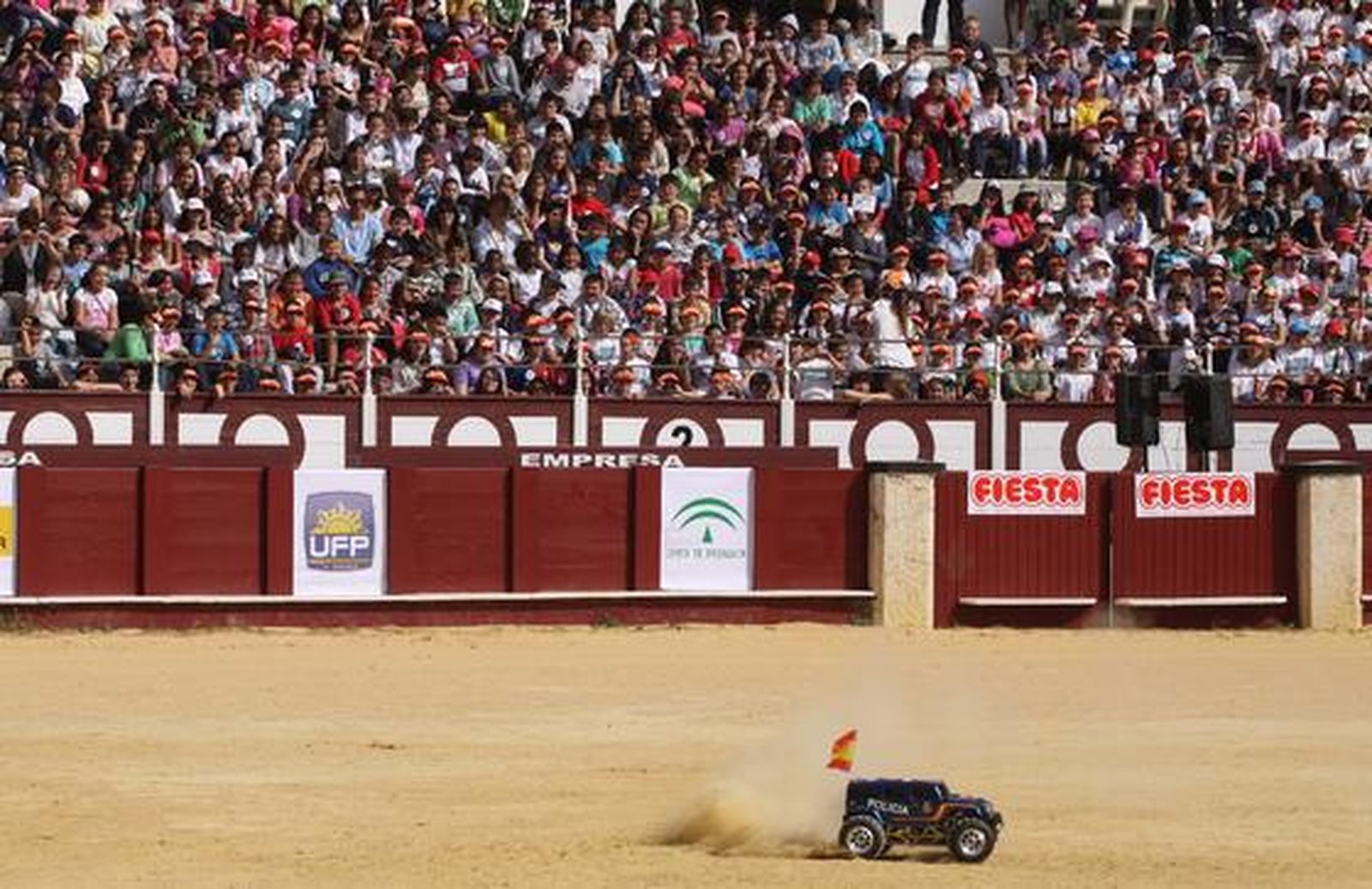 Exhibición policial ante escolares en La Malagueta

Foto: Javier Albiñana