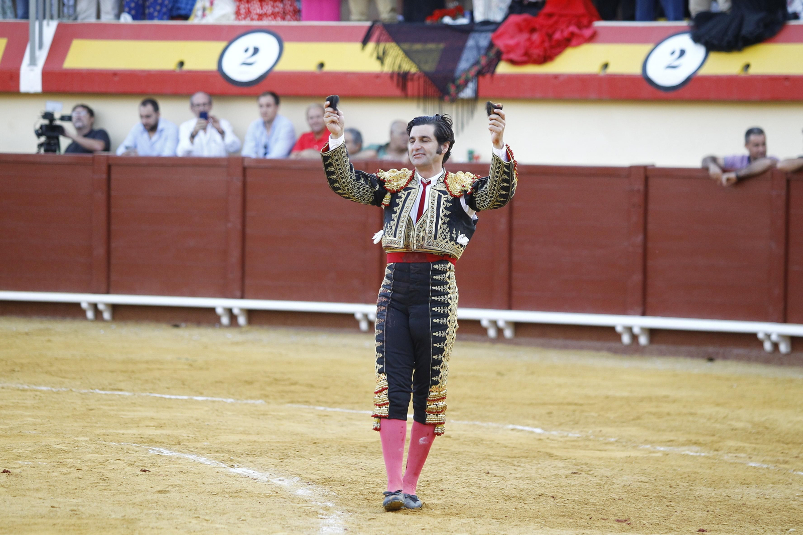 Imágenes de la corrida de toros de la Feria de Vera, con Morante de la Puebla, Emilio de Justo y Pablo Aguado