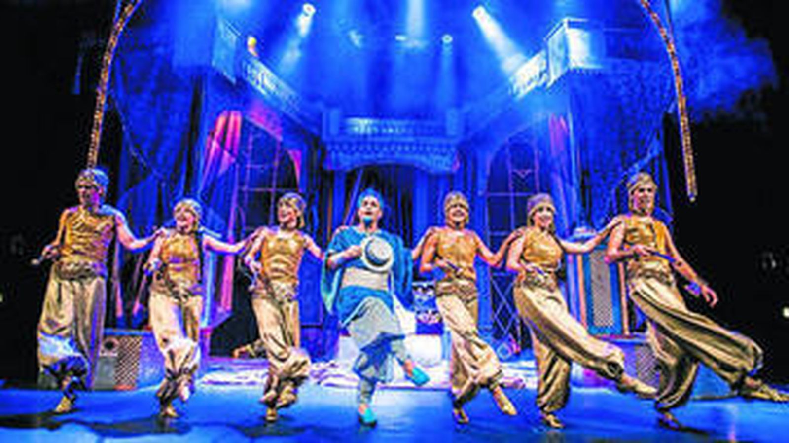 Uno de los números musicales protagonizados por el Genio.