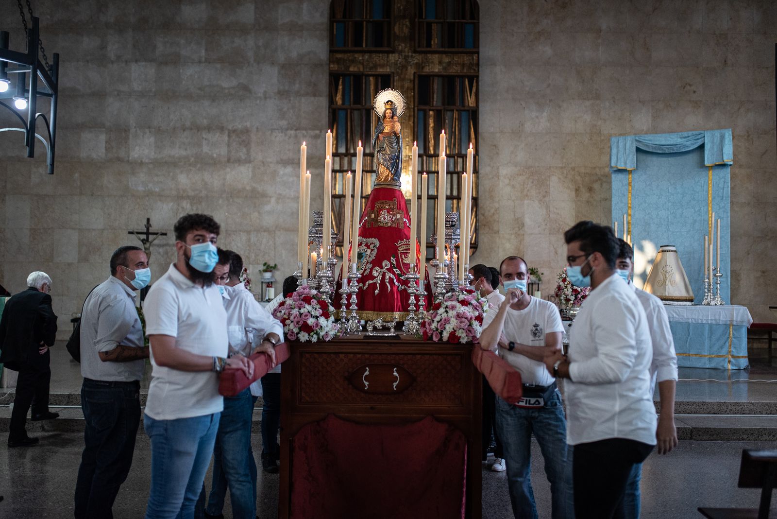 La procesión de la Virgen del Pilar por la Hispanidad en imágenes