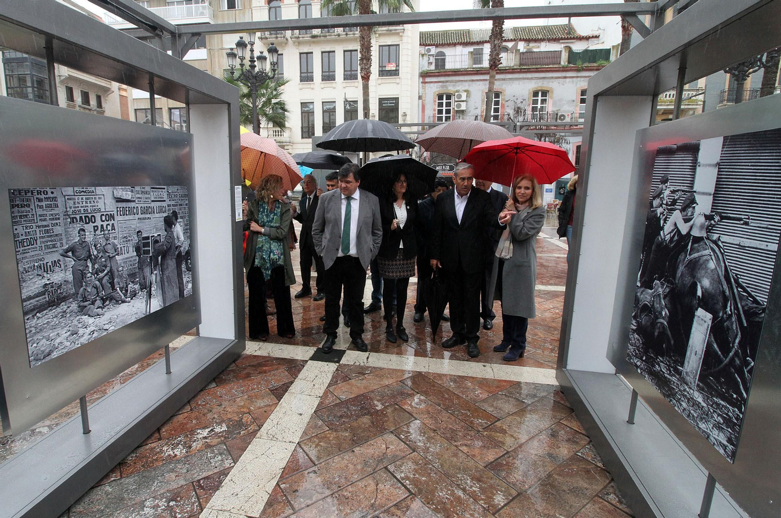 Latitudes, inauguración de la exposición colectiva en la Plaza de Las Monjas en imágenes