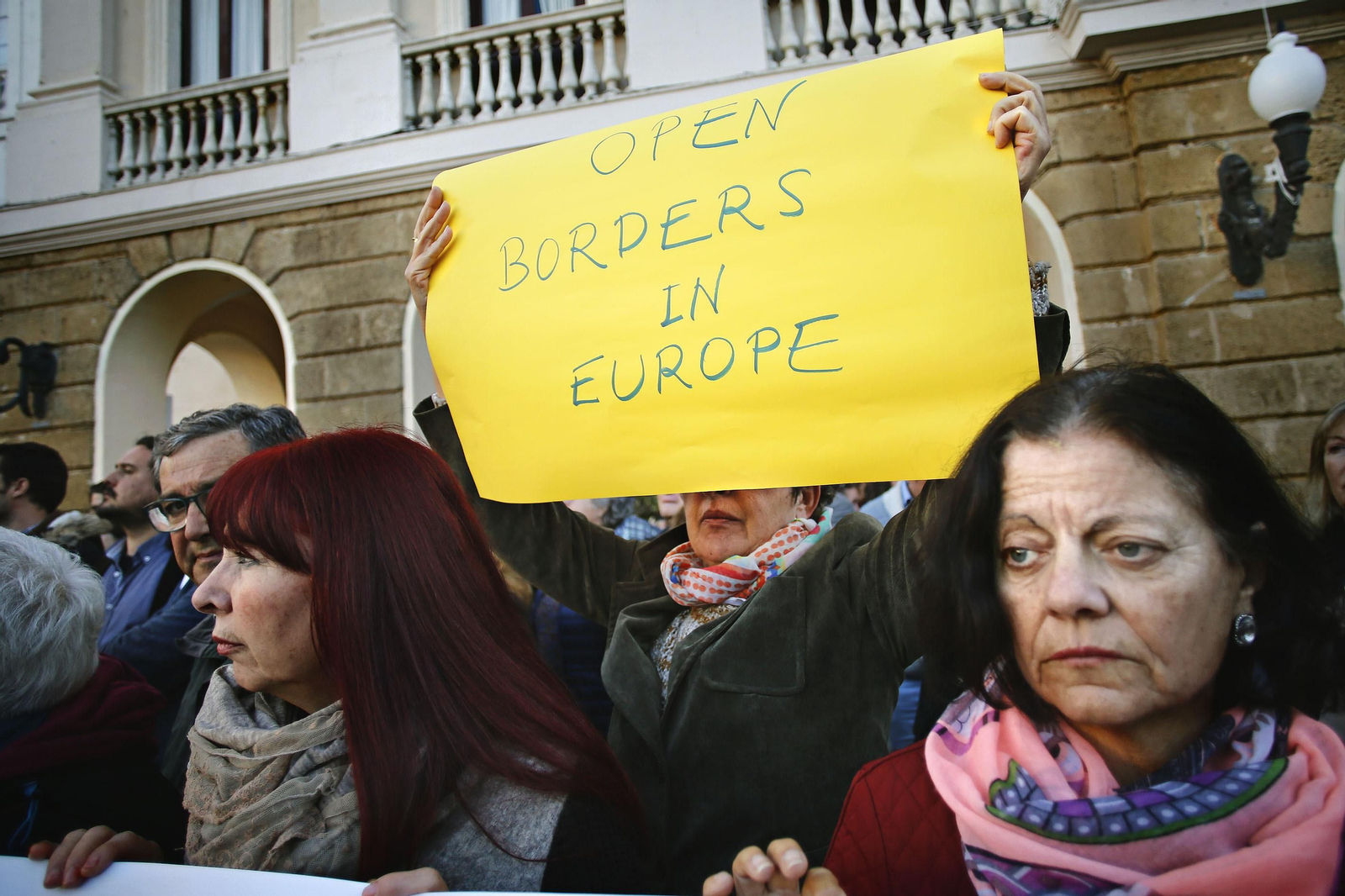 Concentración en apoyo a los refugiados frente al Ayuntamiento, en marzo de 2016.