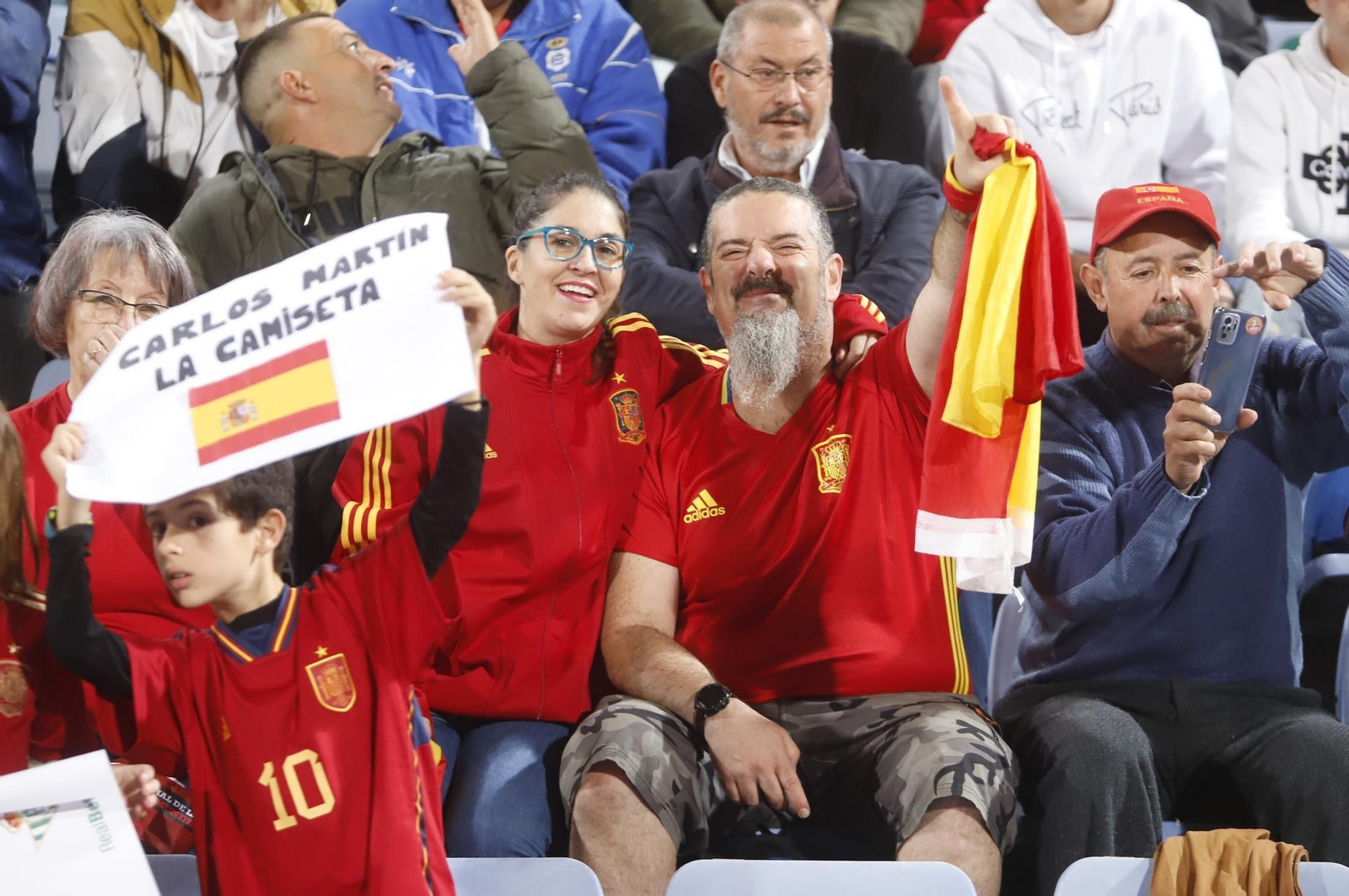 Gran ambiente para ver la selección española sub-21 en Huelva