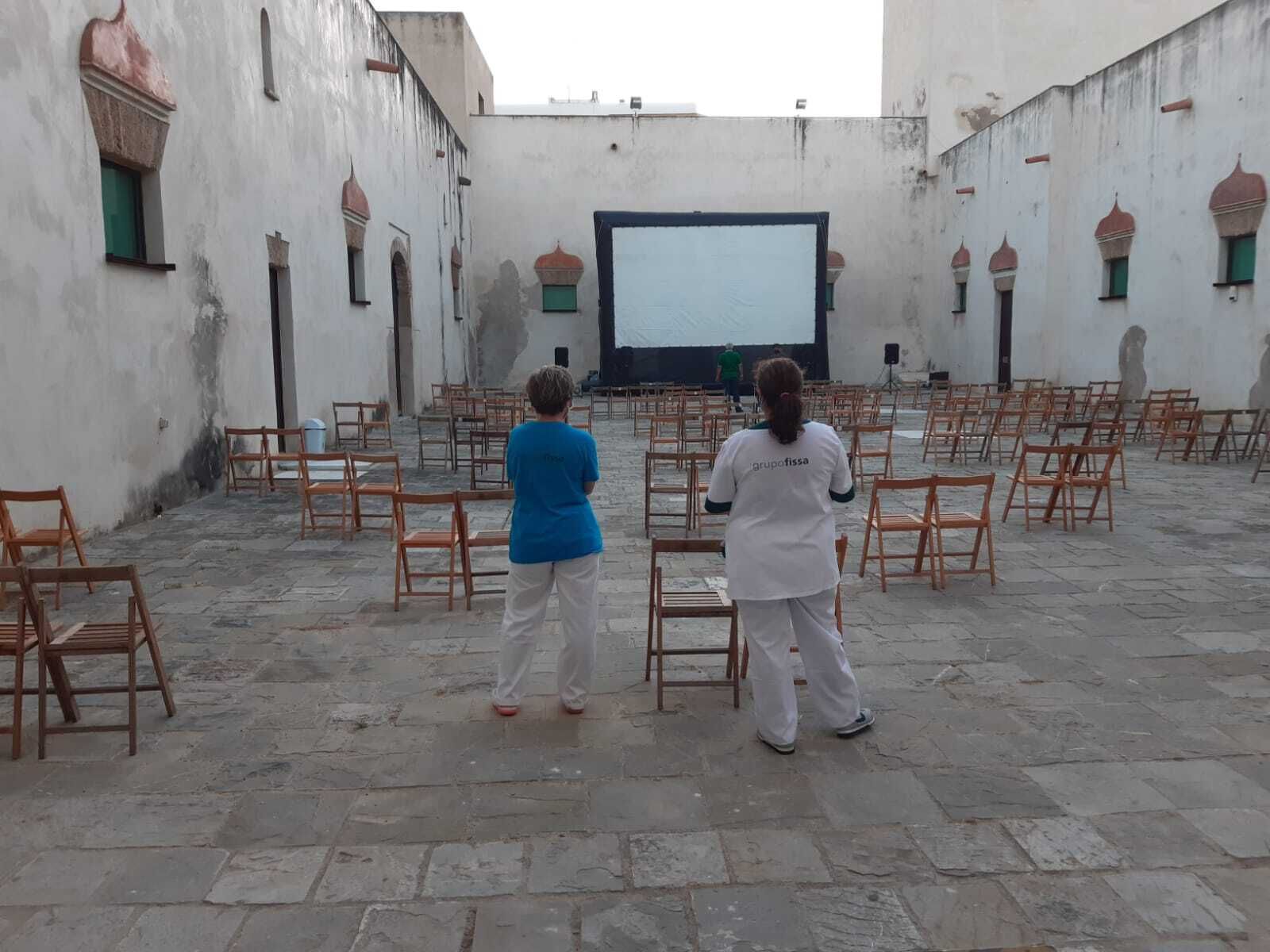 El patio del Castillo de San Romualdo, preparado para una de las actividades de este verano.