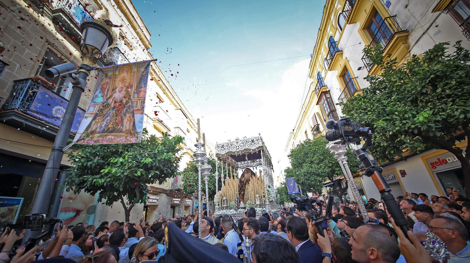 La Virgen de la Estrella ilumina las calles de Jerez La Virgen de la Estrella ilumina las calles de Jerez