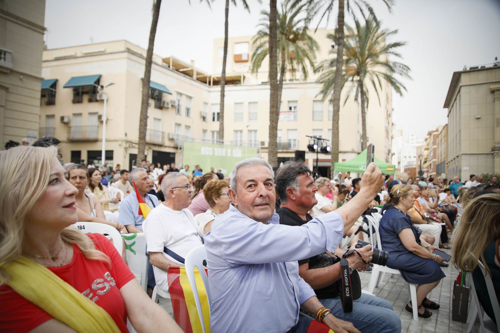 Imágenes de campaña para las elecciones europeas de VOX