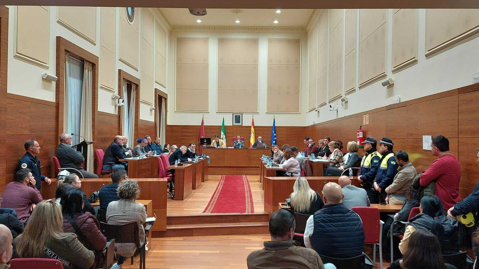 Los afectados por el desalojo estuvieron presentes entre el público en la sesión ordinaria del mes de febrero.