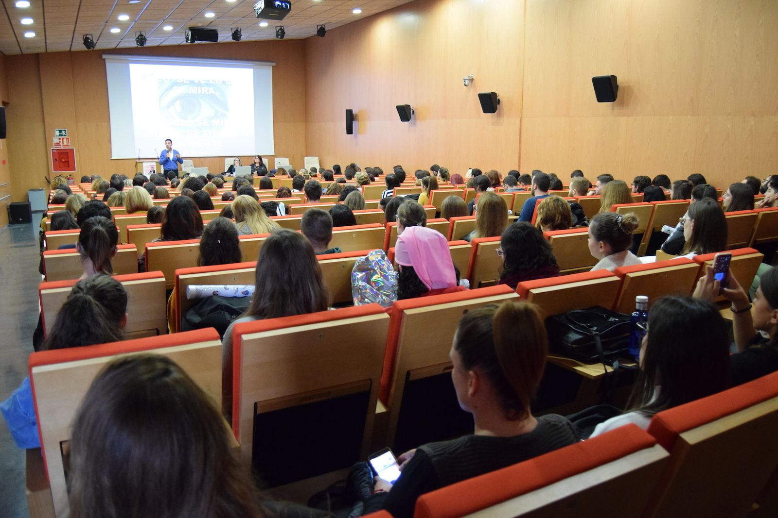 Un momento de la conferencia de Lorente Acosta