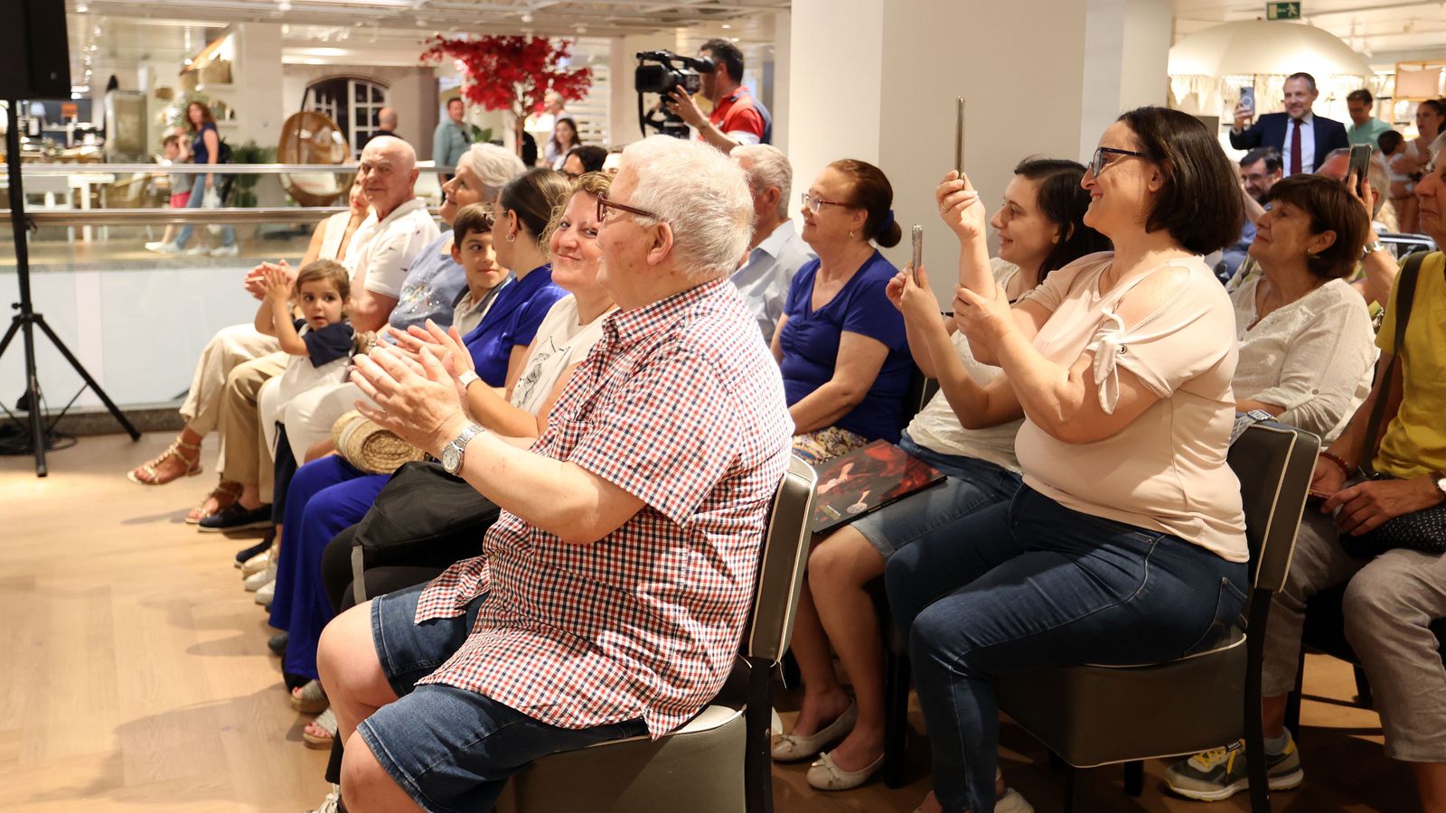 Diana Navarro, en El Corte Inglés de Jerez por el 40 aniversario