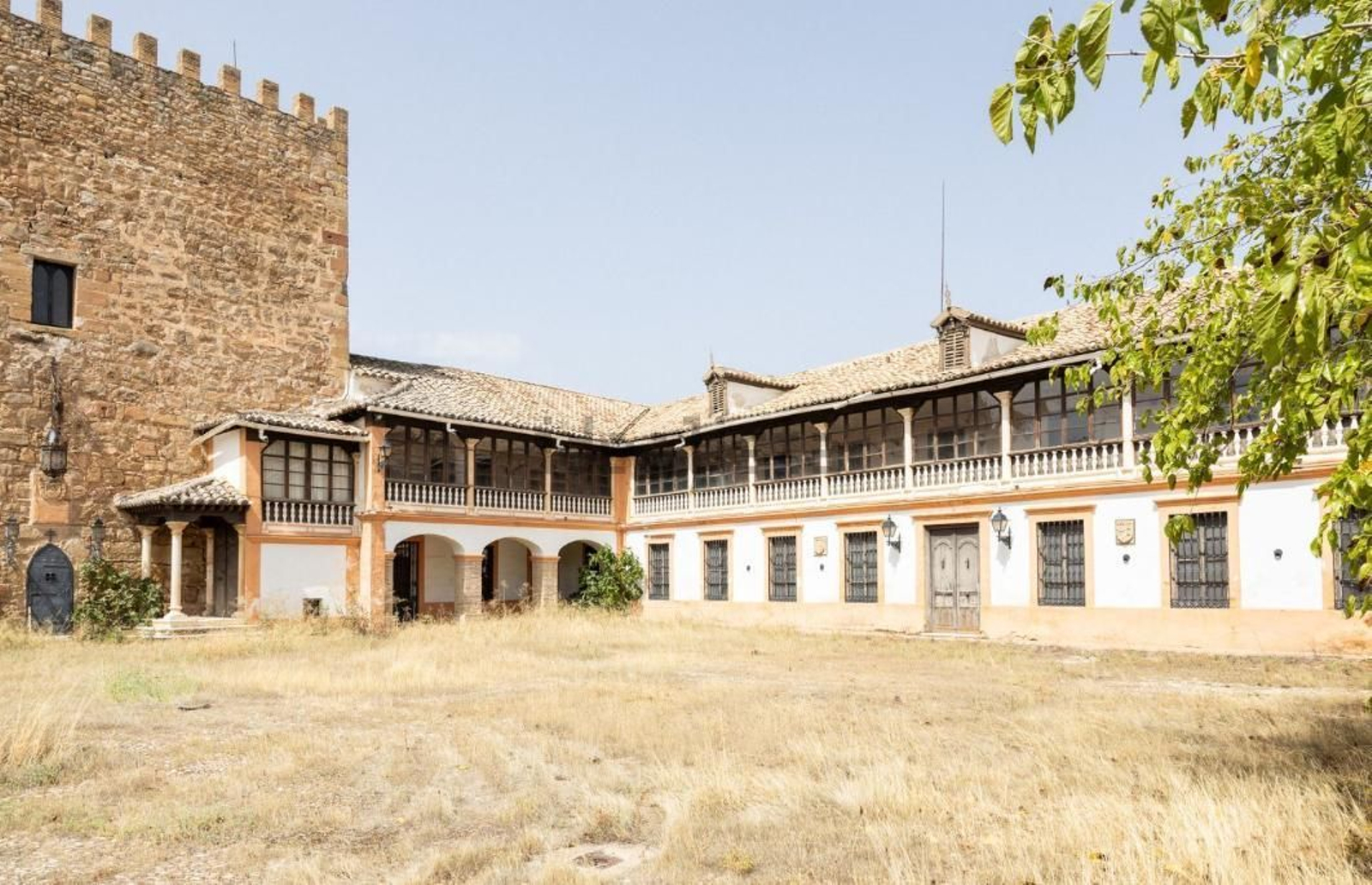 Castillo de Espeluy por 1.496.000 euros.