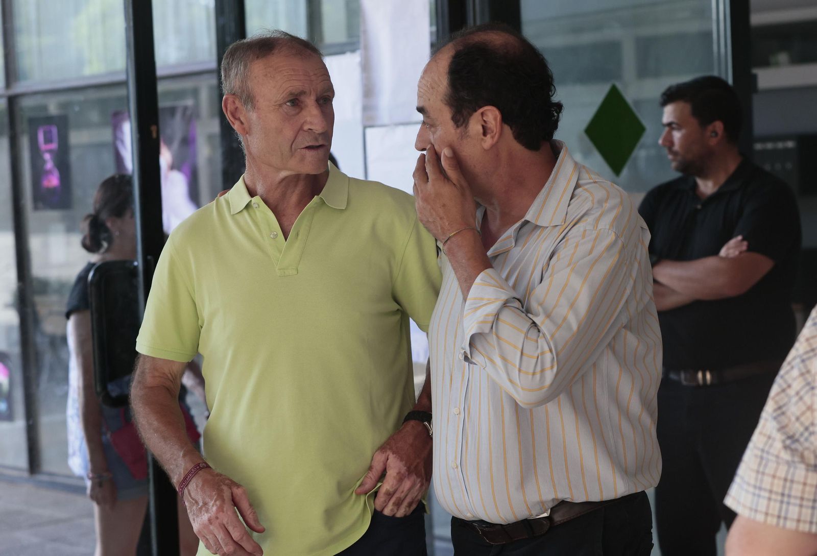 Las imágenes de la capilla ardiente de Paco Camino en el ayuntamiento de Camas