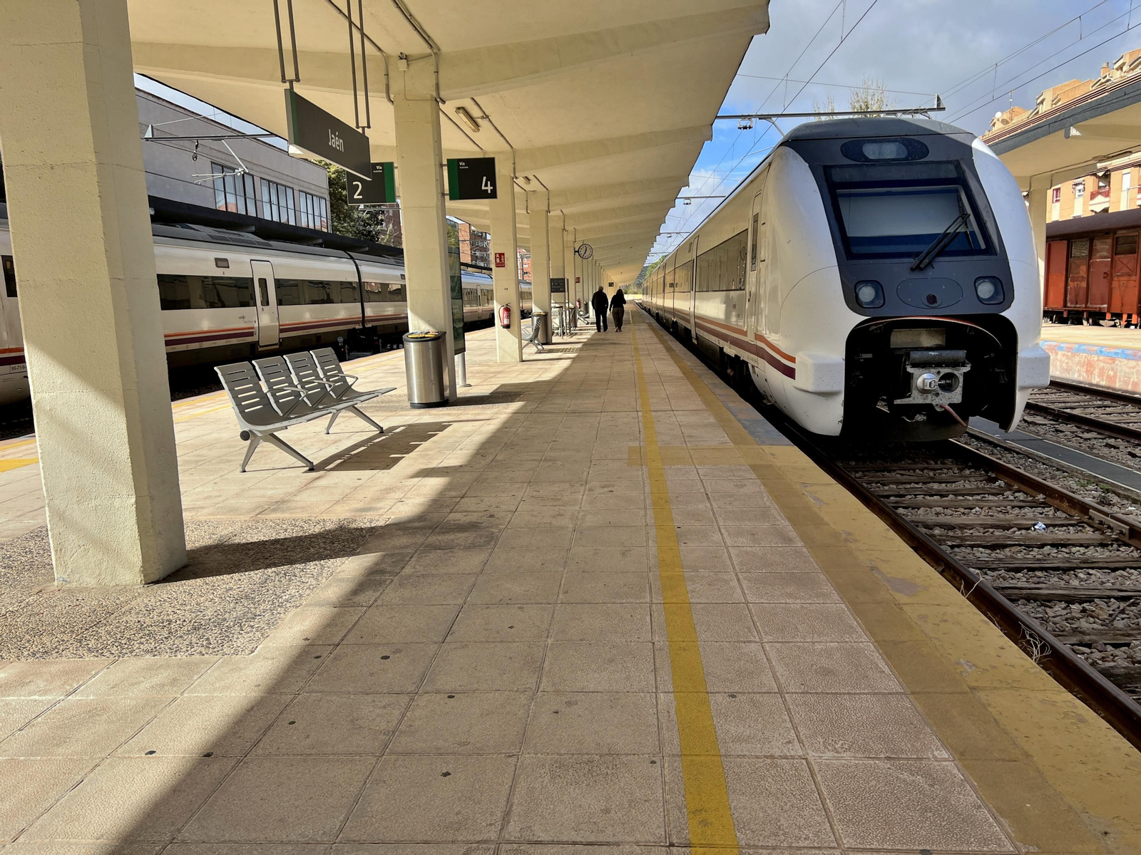 Andén de la estación de tren de Jaén.