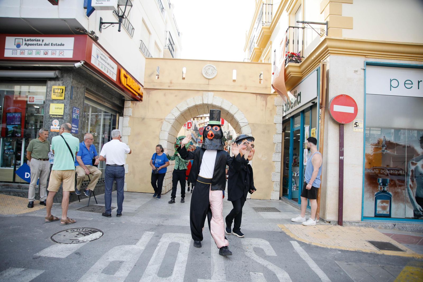 Desfile de Gigantes y Cabezudos de Vera, en imágenes