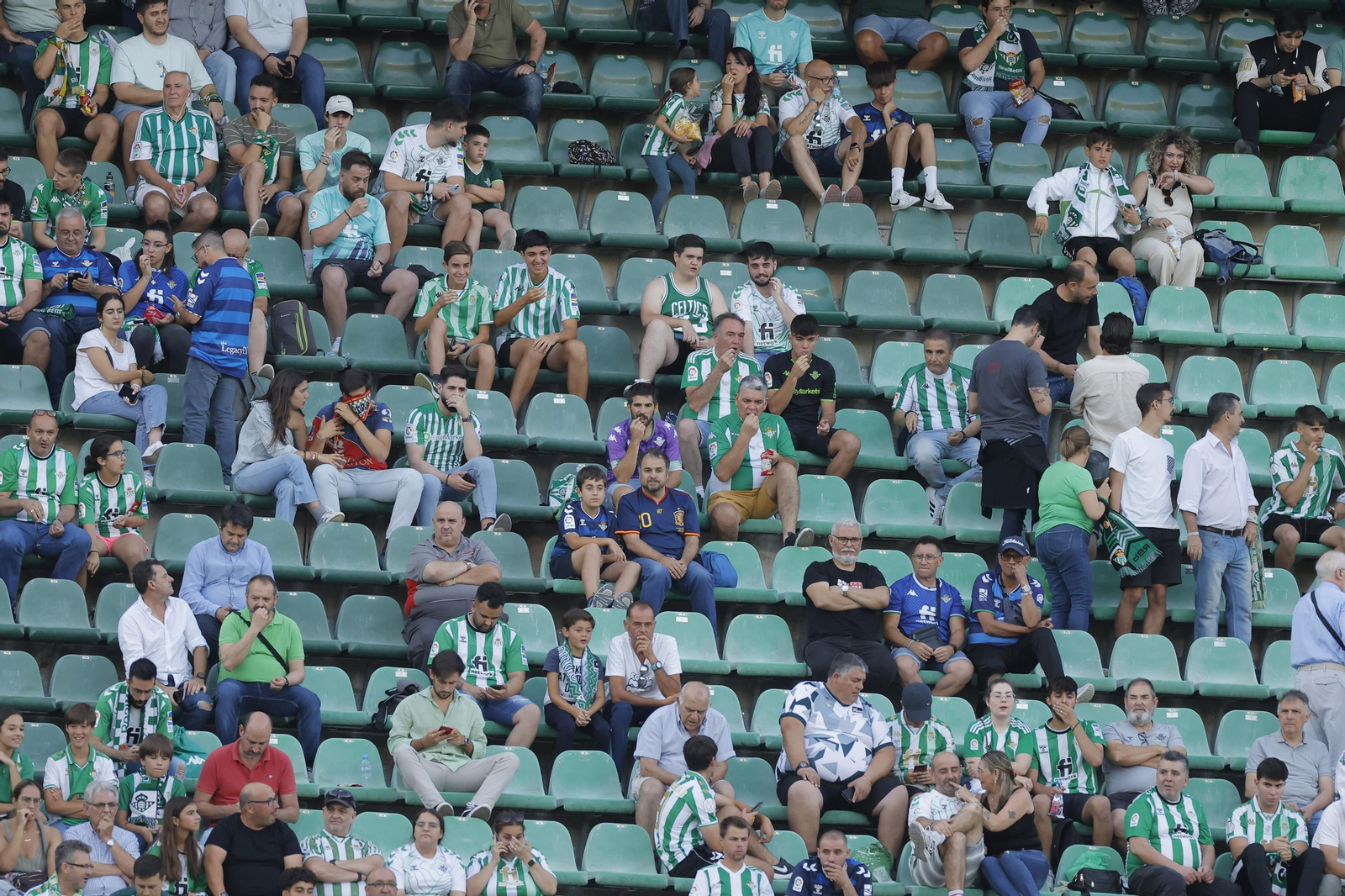 Búscate en las fotos del Betis-Rayo