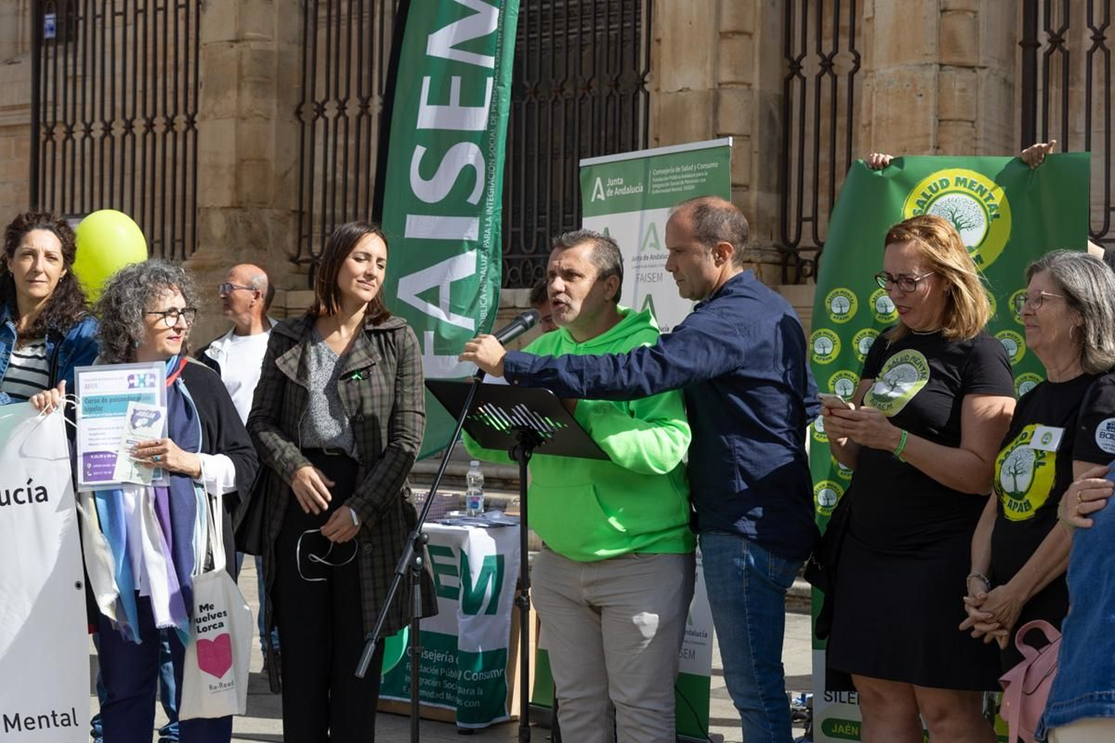 Marcha organizada con motivo del Día Mundial de la Salud Mental, en imágenes