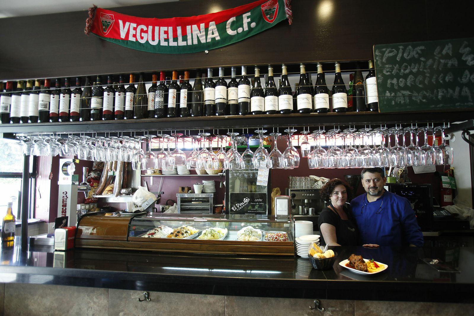 Adriana y Paulino, al frente de este templo gastronómico de Nervión.