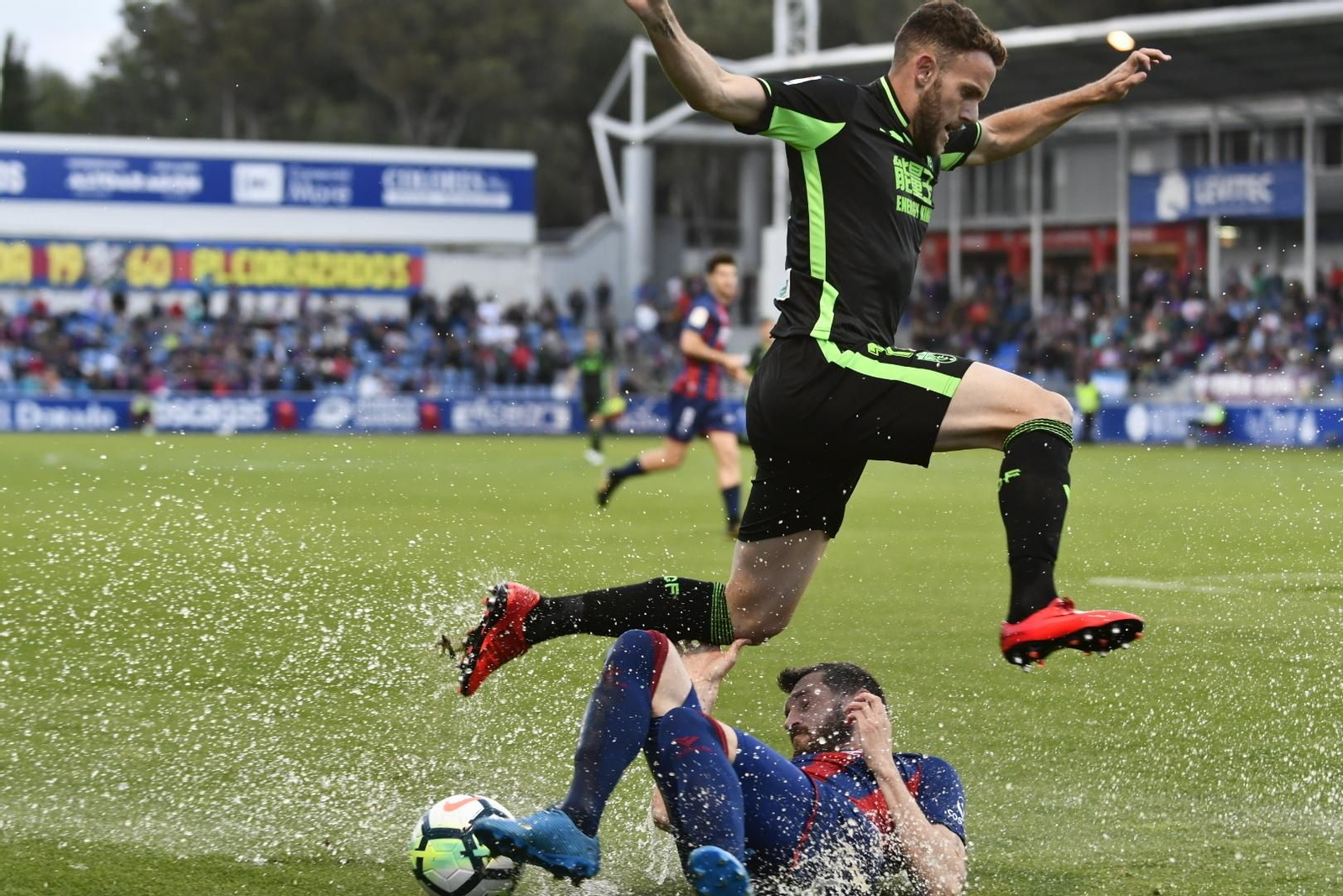 El Huesca-Granada CF, en imágenes