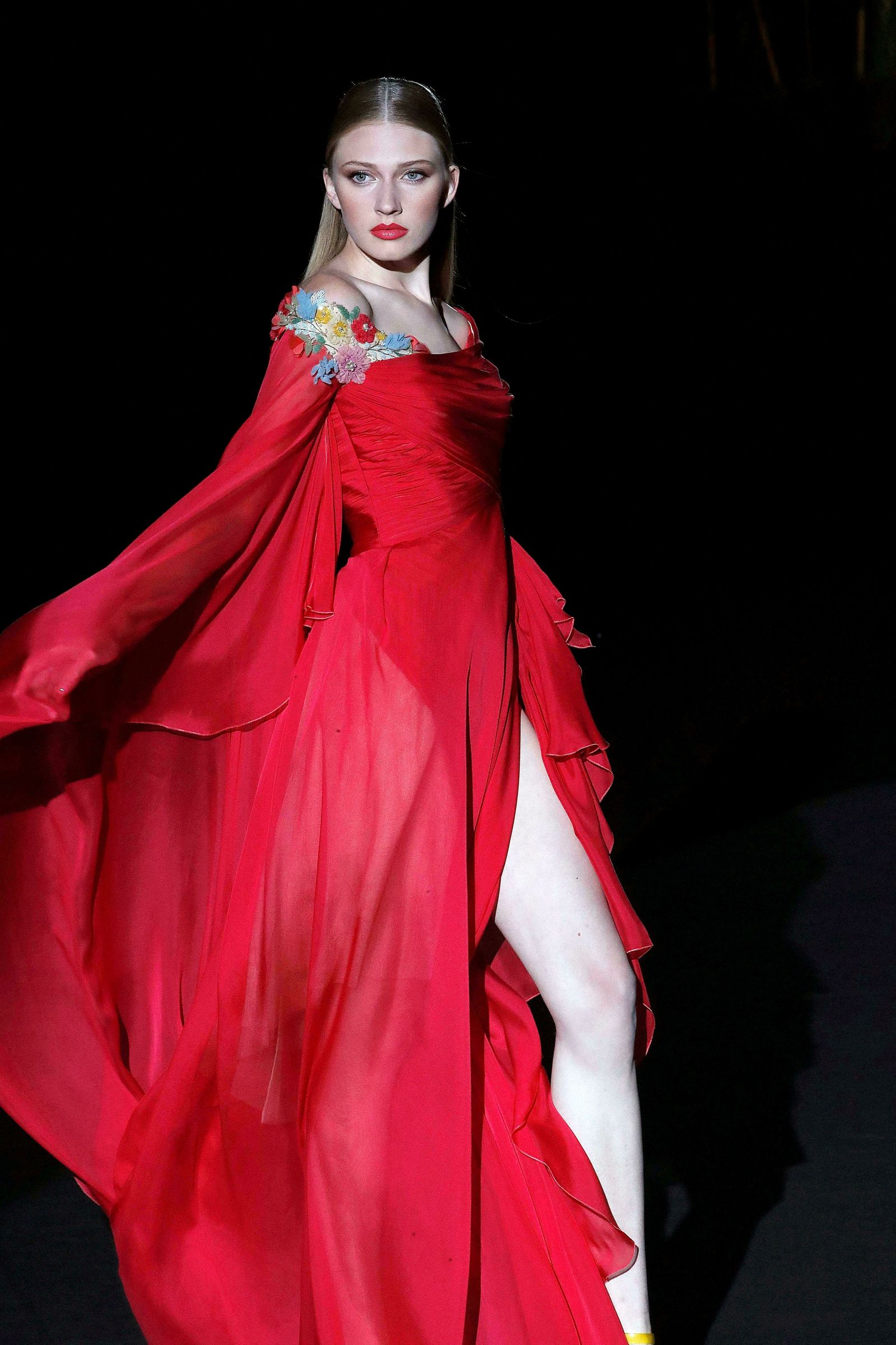 Vestido rojo de Hannibal Laguna.