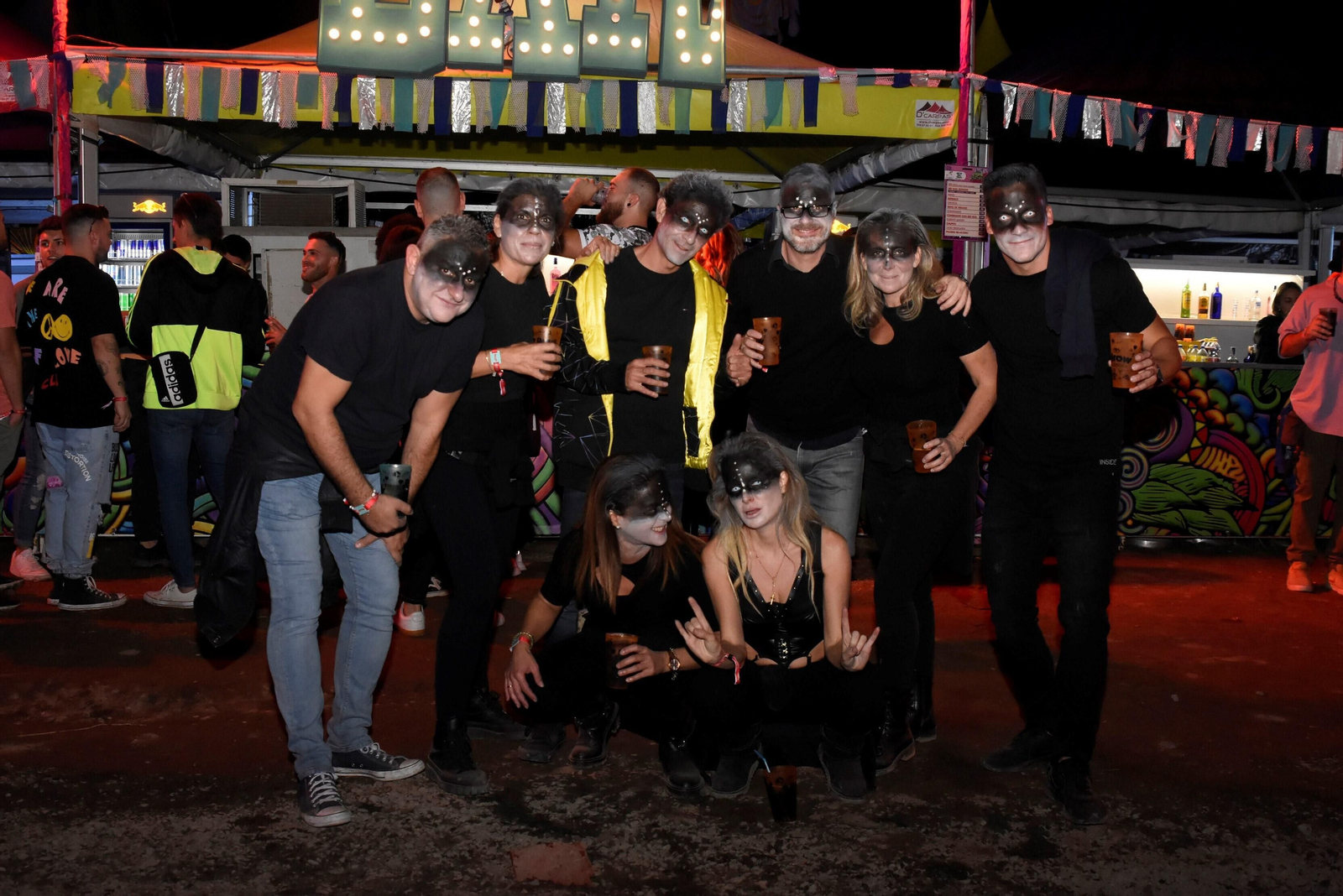 El festival Elrow reúne en Córdoba a miles de personas, en imágenes