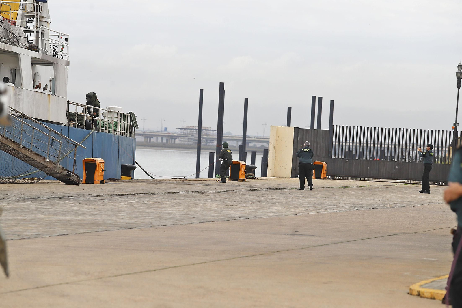 Imágenes del simulacro de explosivos realizado en el muelle de Levante