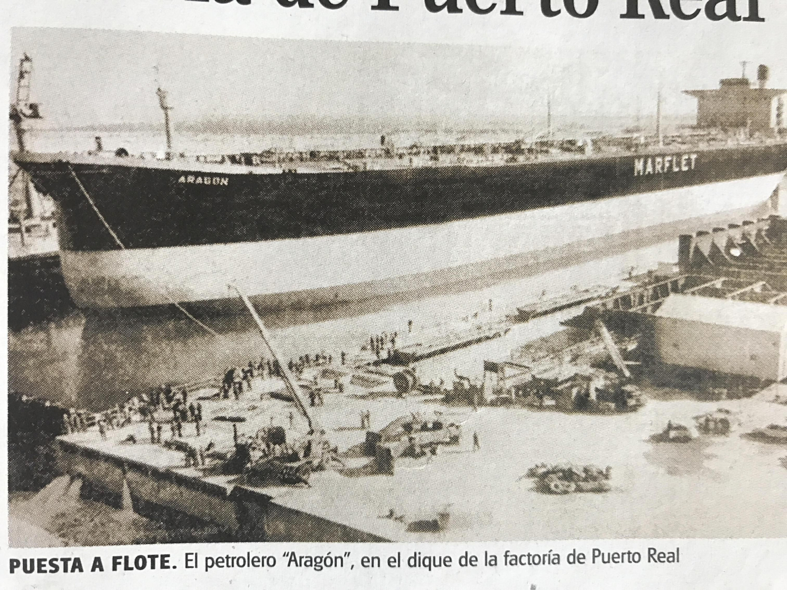 El petrolero Aragón, en el dique de la factoría de Puerto Real.