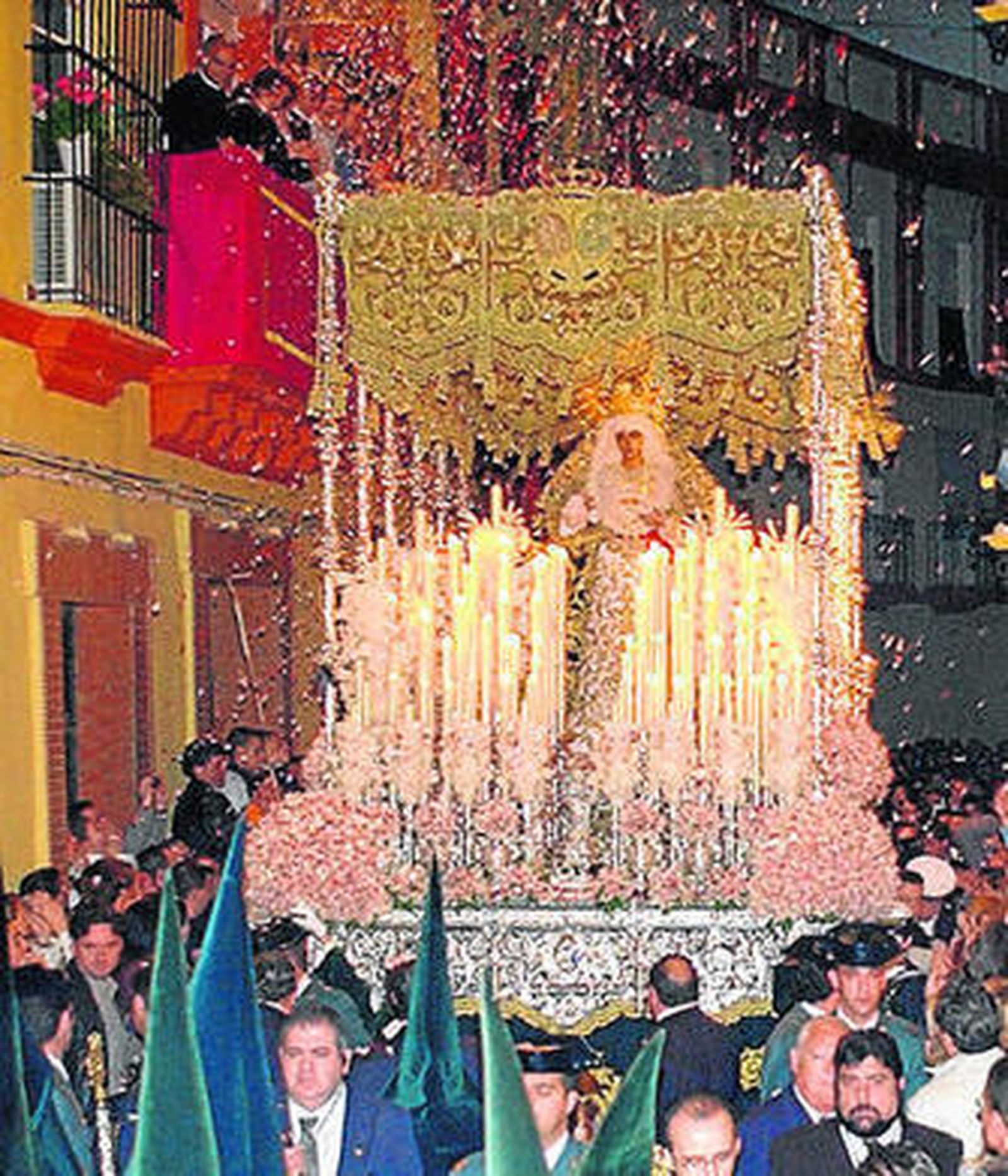 La Esperanza de Triana en la Madrugada de 2004.