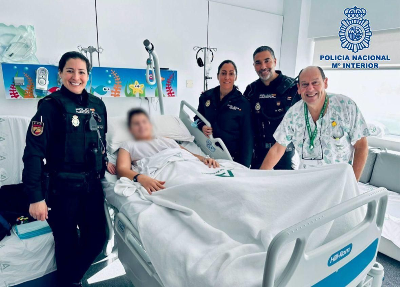 Agentes en el hospital.