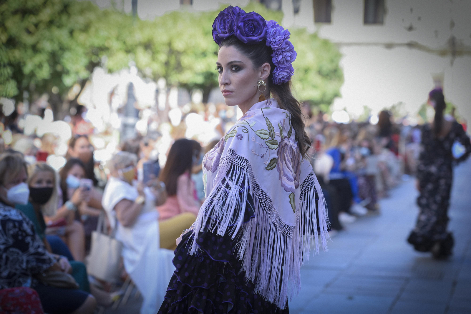 El desfile de moda flamenca de la Avenida de la Constitución, en imágenes
