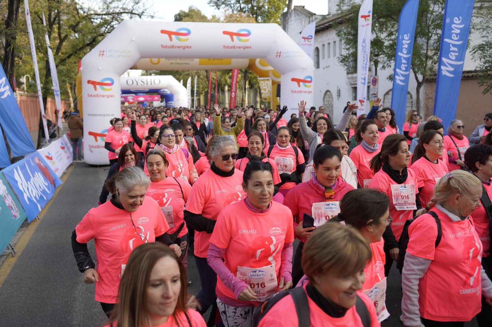Búscate en las fotos de la Carrera de la Mujer de Sevilla