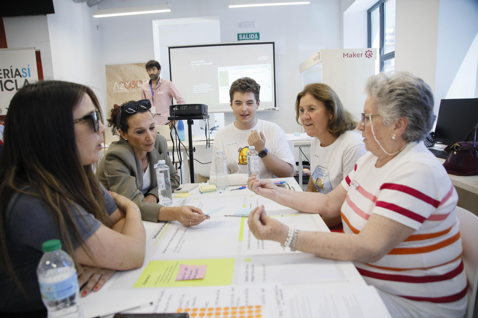 LAB de Innovación Abierta ‘Almería Residuo Cero: la economía circular para transformar la ciudad’, en imágenes