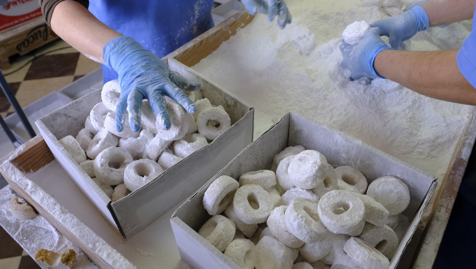 Imágenes de los mantecados de Fondón, tradición centenaria navideña