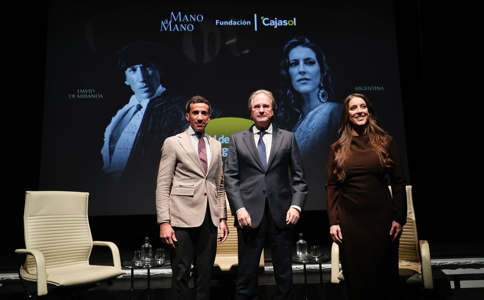 David de Miranda y Argentina hablaron de toros y cante con acento onubense en el último 'Mano a Mano' de la Fundación Cajasol.