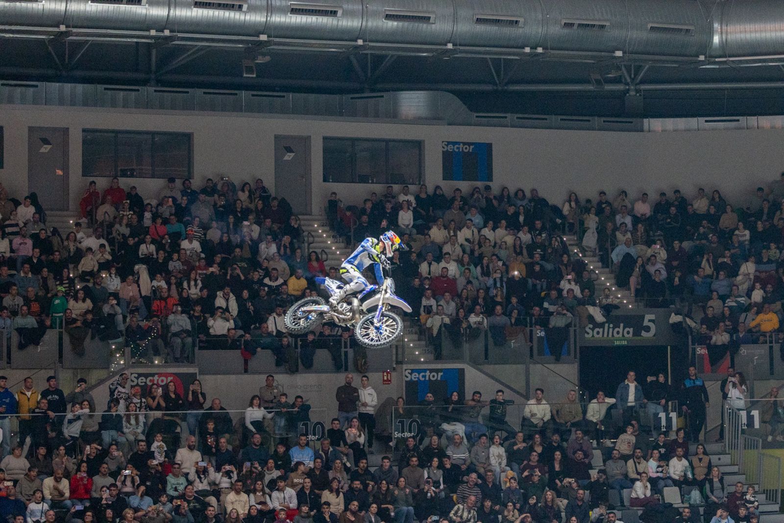 En imágenes: el Olivo Arena vibra con piruetas y motor en estado puro en el Soloflow Freestyle (1)