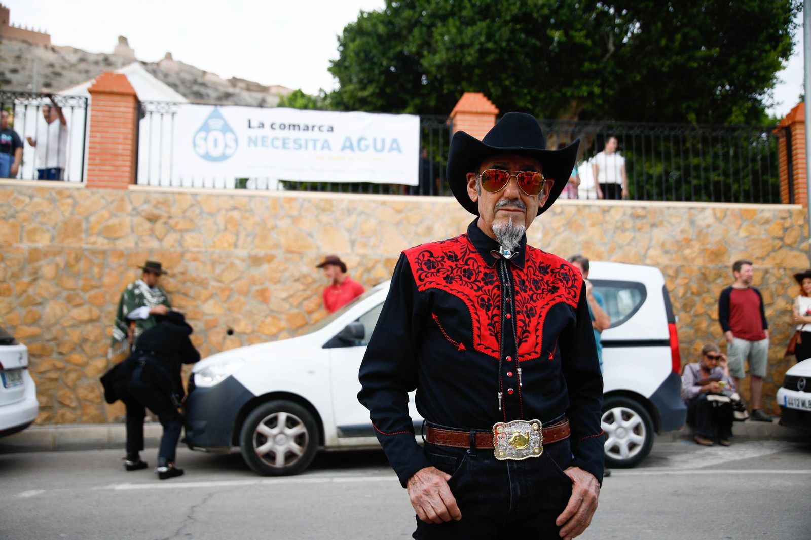 Descubrimiento de la silla del actor Fabio Testi en el Paseo de la Fama de Tabernas, en imágenes
