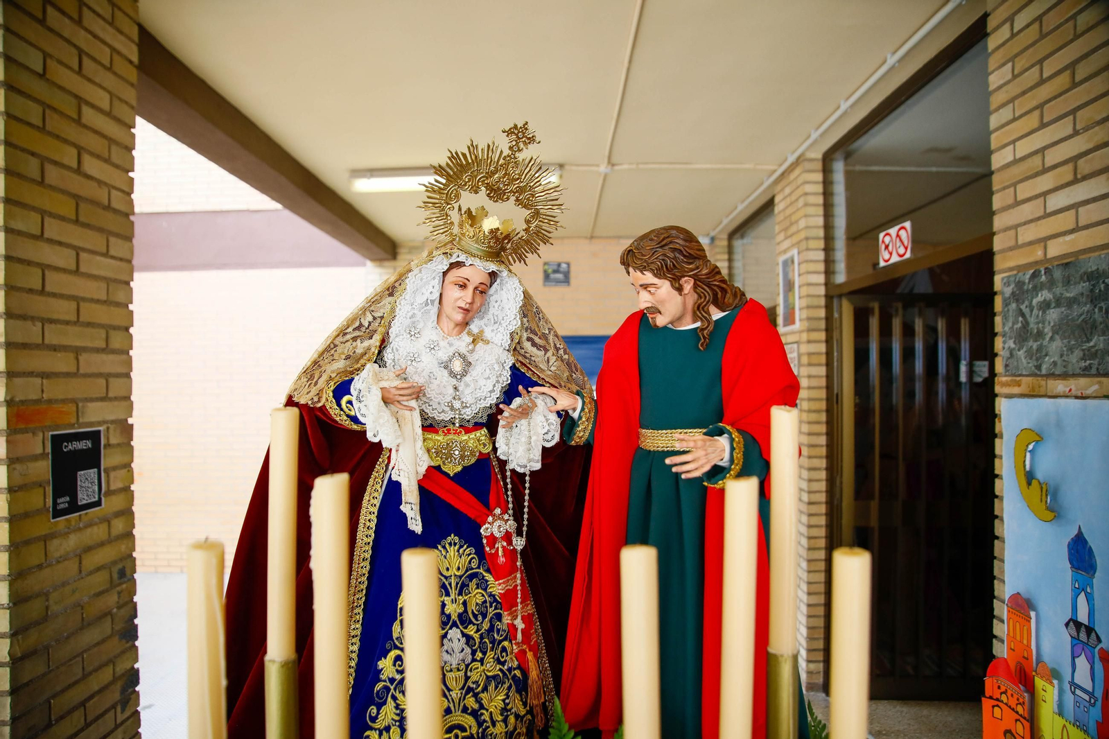 Las imágenes del CEIP San Fernando de El Zapillo de la ciudad de Almería en procesión en el viernes de dolores