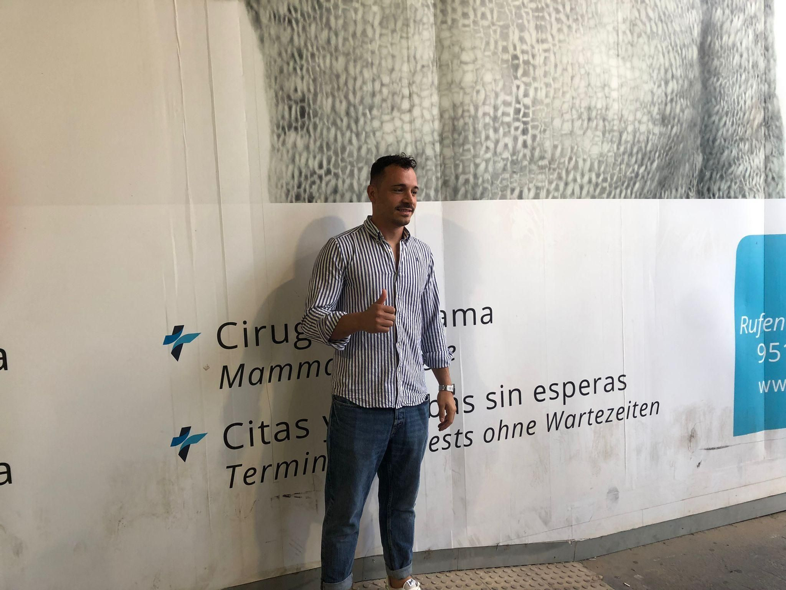 Alfonso Herrero pasa reconocimiento médico en La Rosaleda.