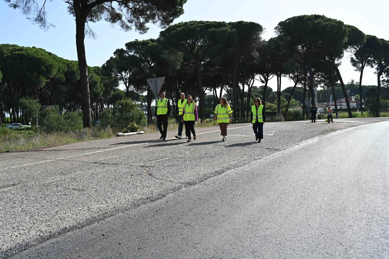 Las autoridades visitan la A-481 antes del inicio de las obras.