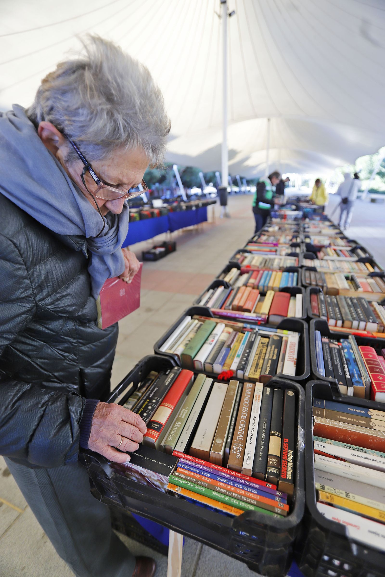 Imágenes del mercadillo solidario de Ayre en Huelva