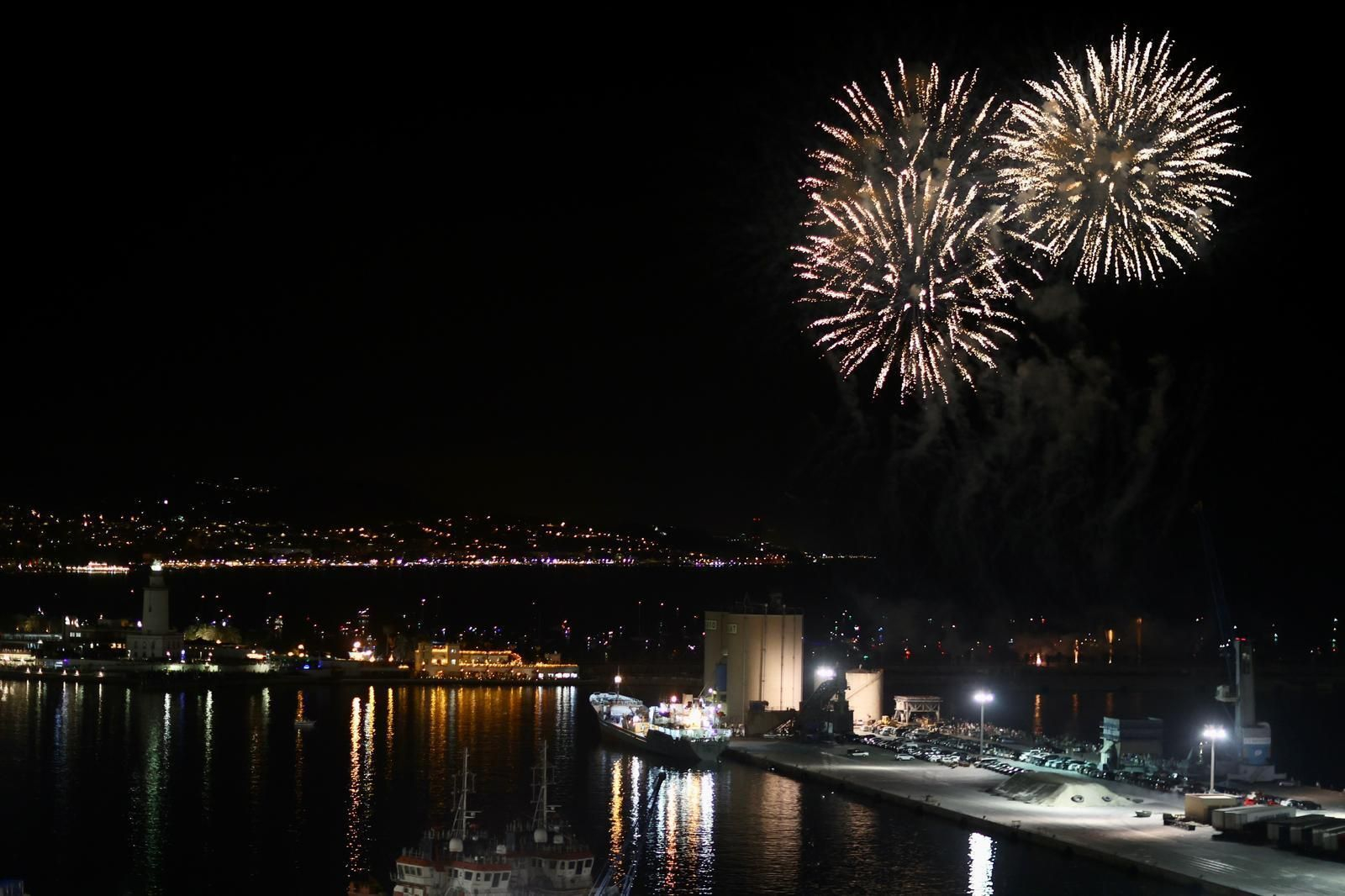 Málaga inaugura su Feria de agosto con el espectáculo de fuegos artificiales