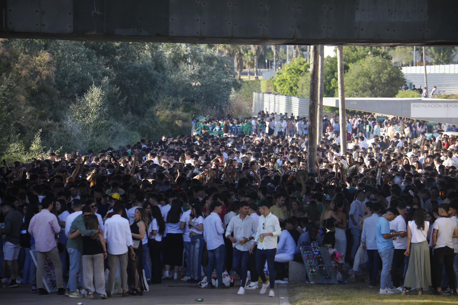 Las mejores fotos del botellón de la Feria de Córdoba