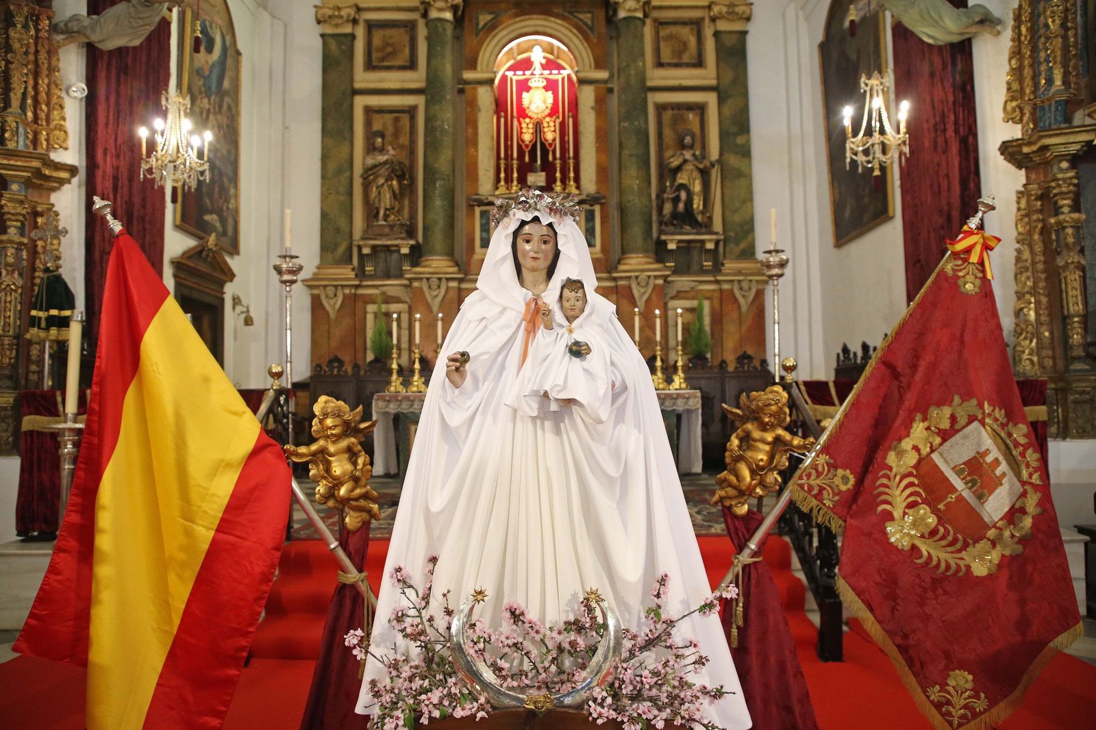 Fotos de la misa de despedida de la Virgen Santa María La Coronada en San Roque
