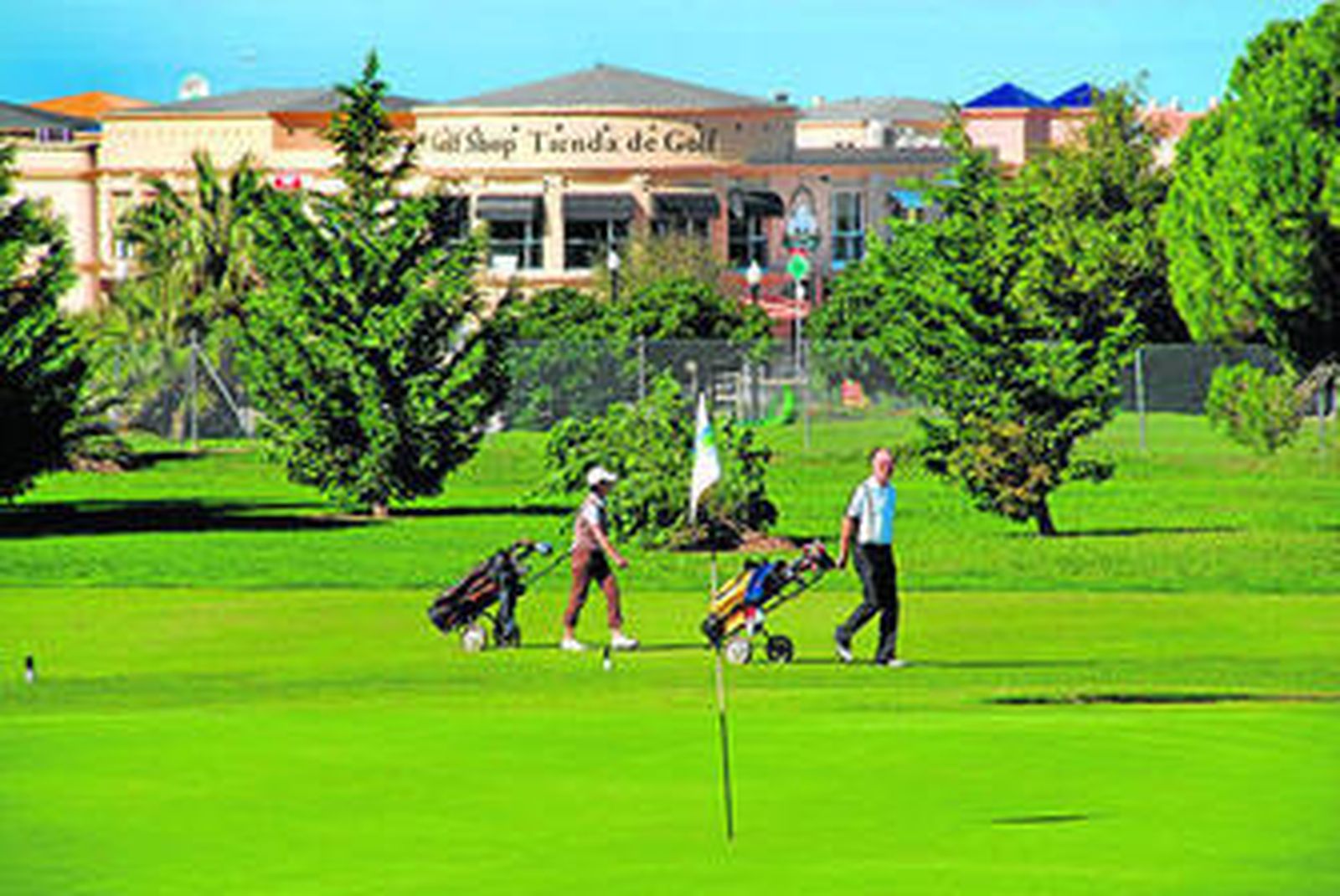 Golfistas en el club Novo Sancti Petri.