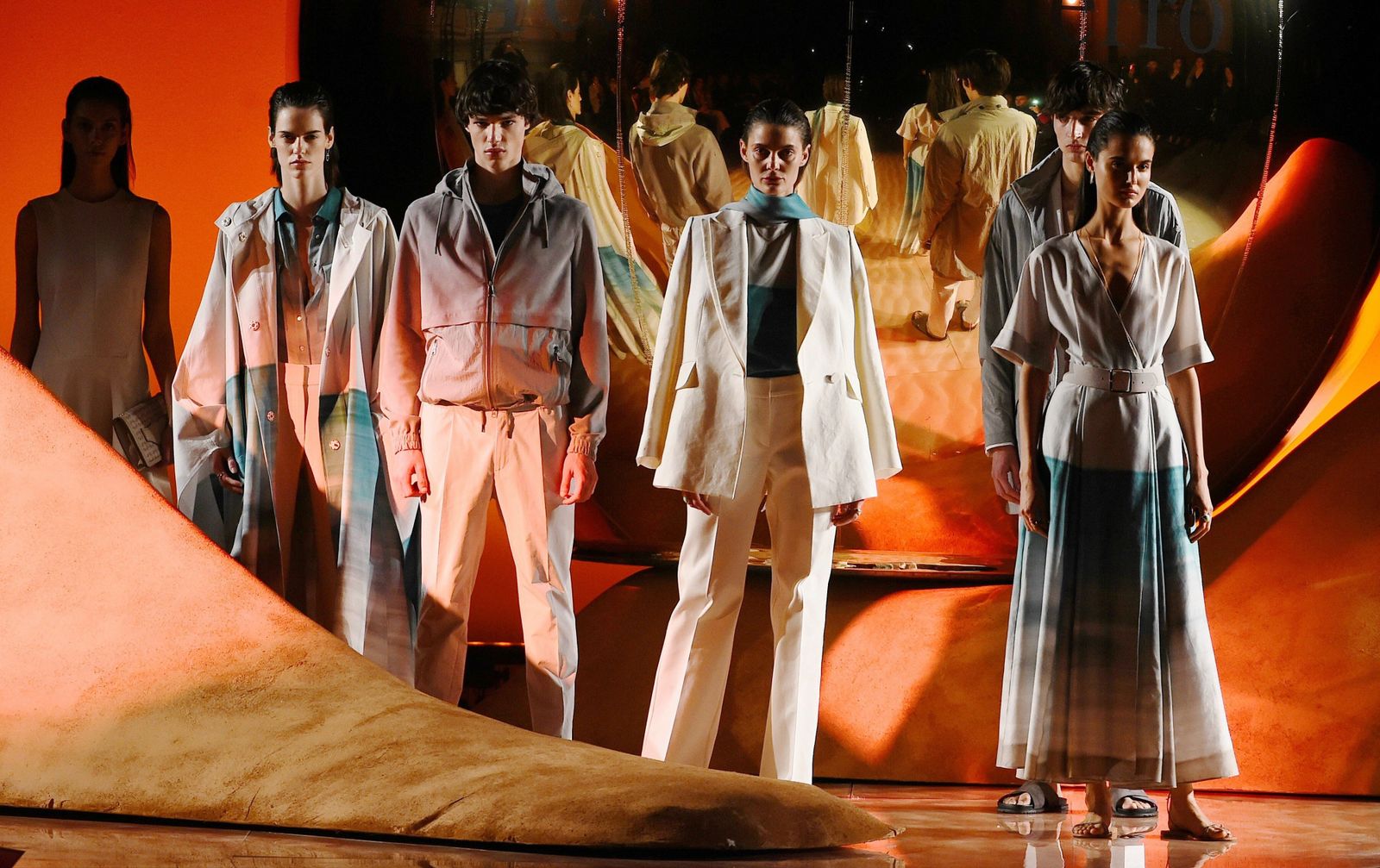 Puesta en escena del desfile de Pedro del Hierro.