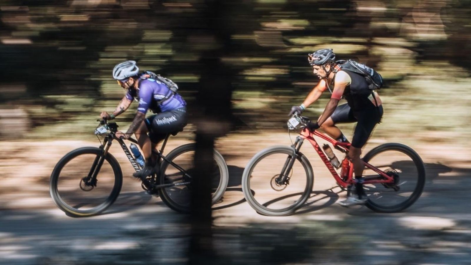 Dos competidores en la pasada edición de la Titan Desert Almería.