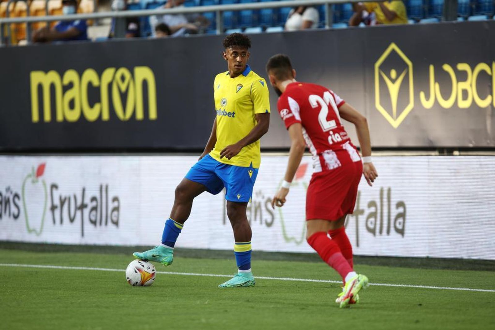 Las imágenes del Cádiz-Atlético del Trofeo Carranza