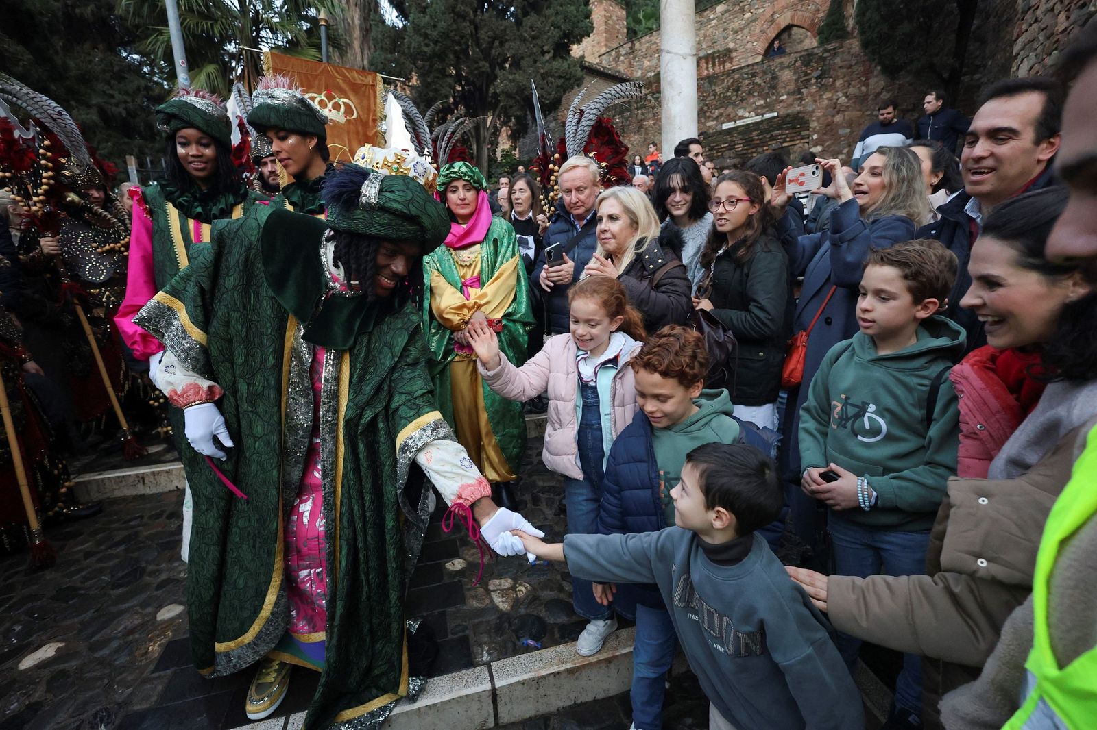 Los Reyes Magos llenan Málaga de ilusión tras la lluvia