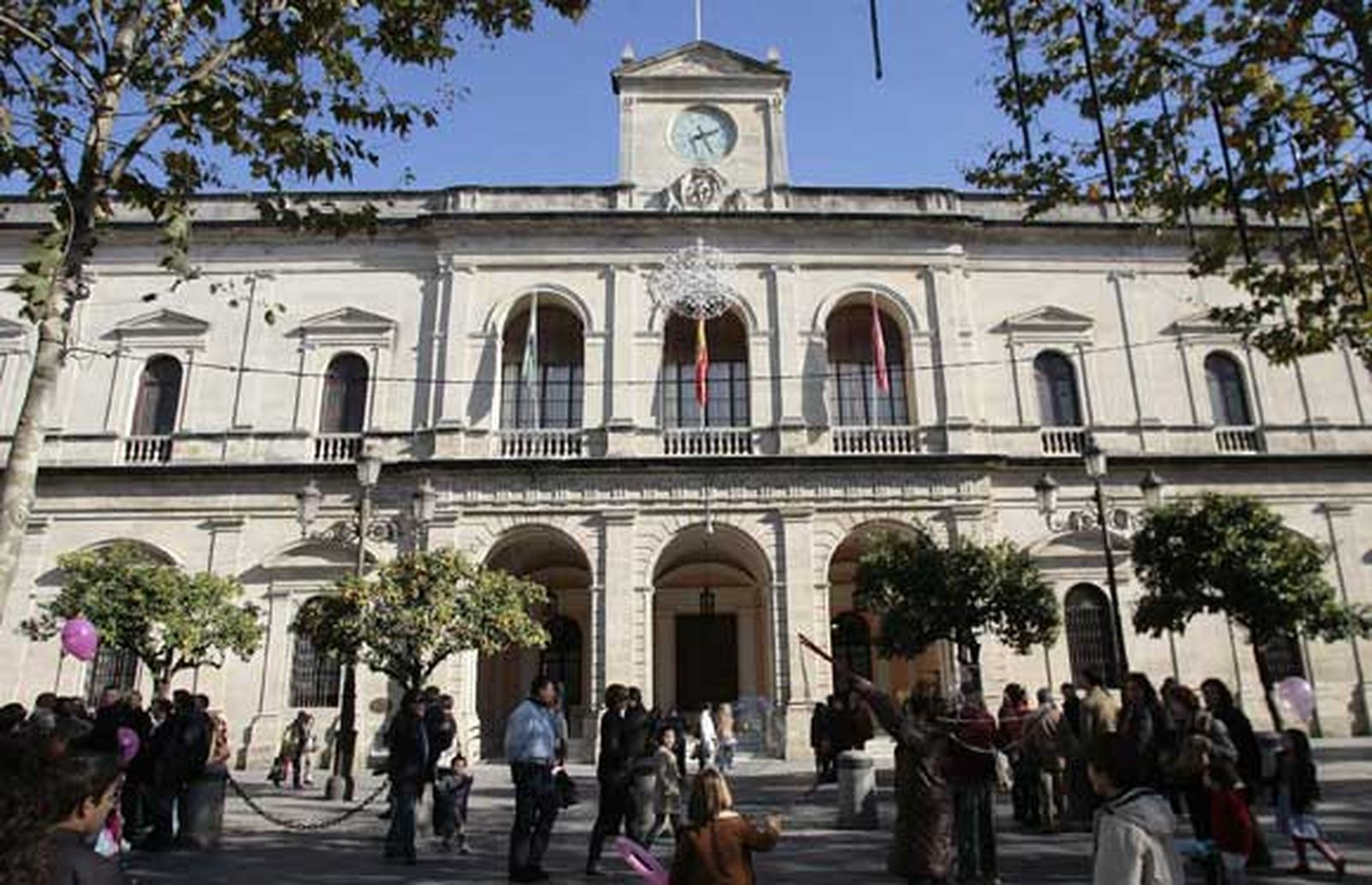 Sevilla, entre las diez ciudades españolas con más deuda municipal