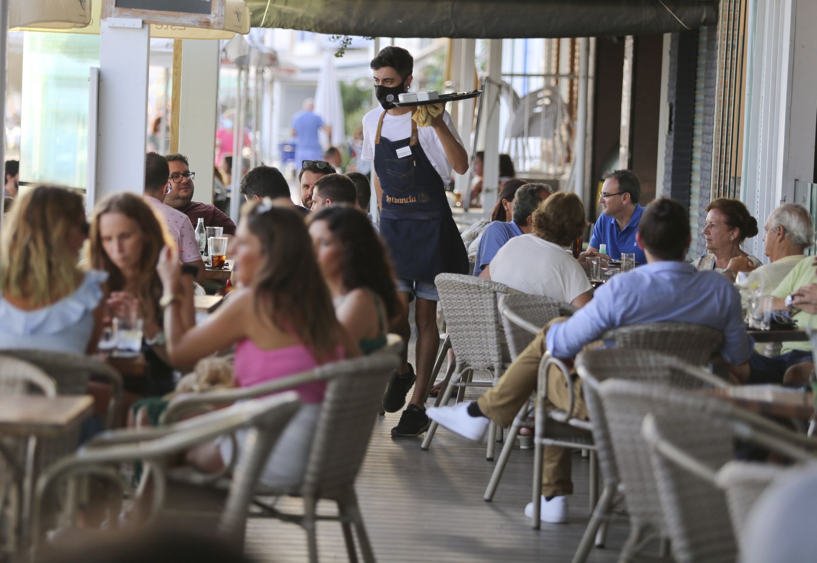 Así se está viviendo el verano del coronavirus en Pedregalejo. Fotos al atardecer