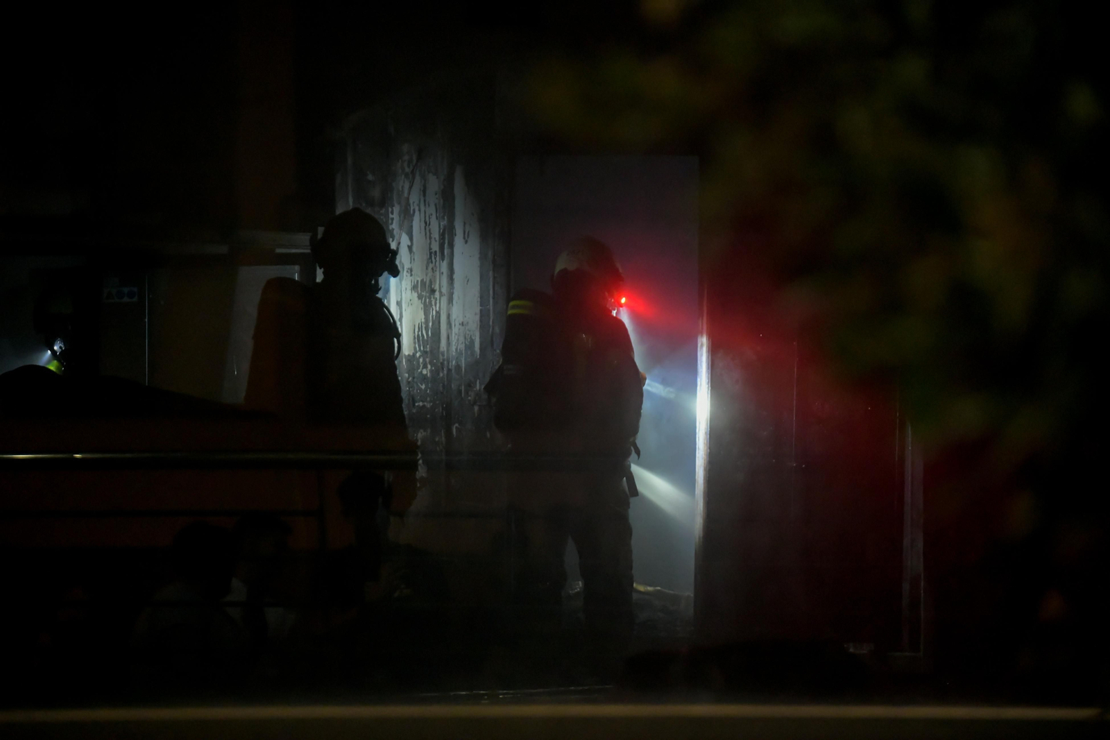 Fuego en el Nevada: un incendio obliga a desalojar el centro comercial y la intervención de los Bomberos