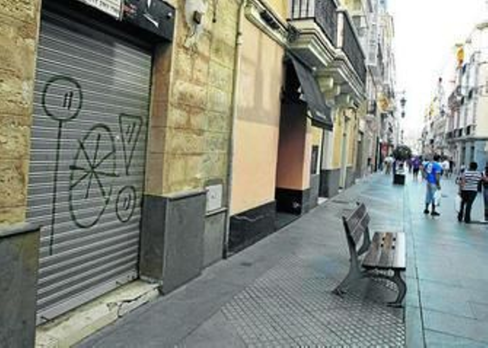 En la calle Ancha son varios los establecimientos que permanecen con la baraja echada indefinidamente.